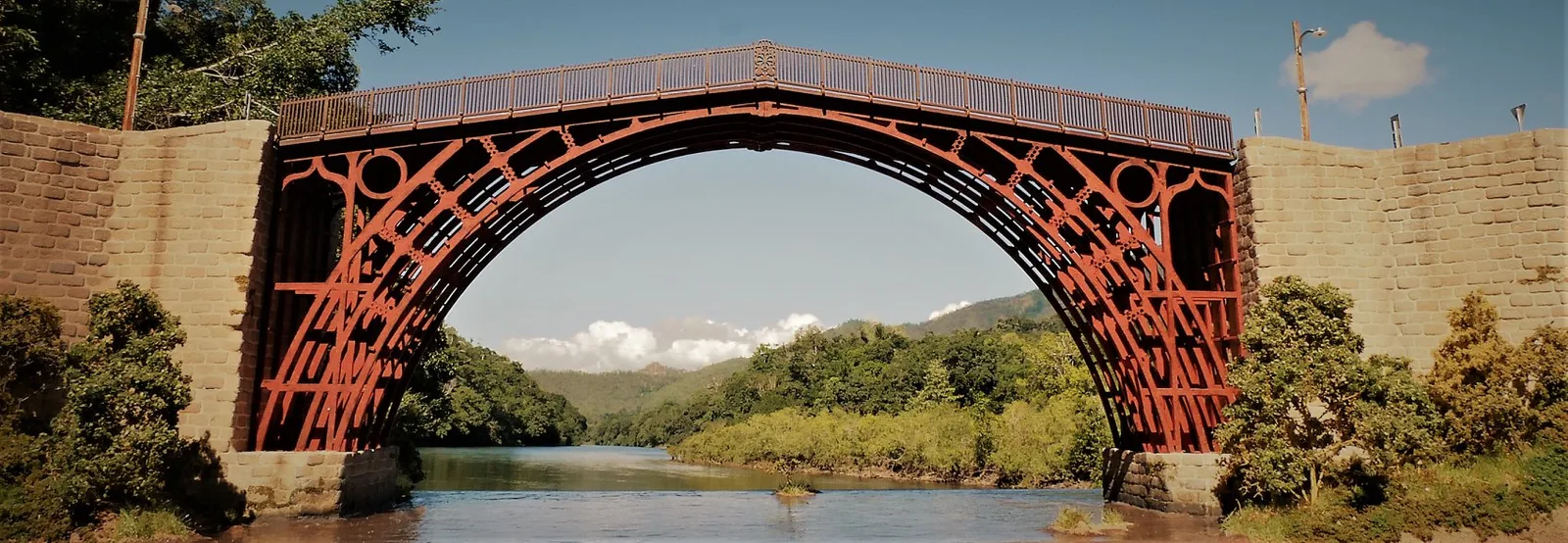 Luke Towan’s detailed miniature iron bridge spanning a model river